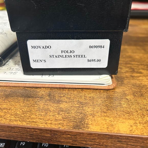 BNWT Movado folio unisex watch - needs battery - Picture 9 of 12